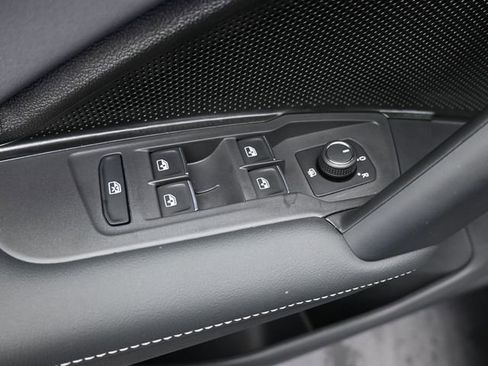 New 2026 Volkswagen Tiguan SE image 13