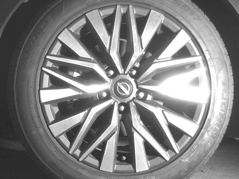Used 2025 Nissan Altima 2.5 SV FWD image 12