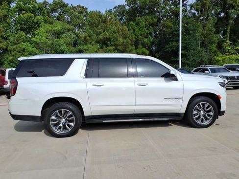 Used 2022 Chevrolet Suburban LT RWD image 4