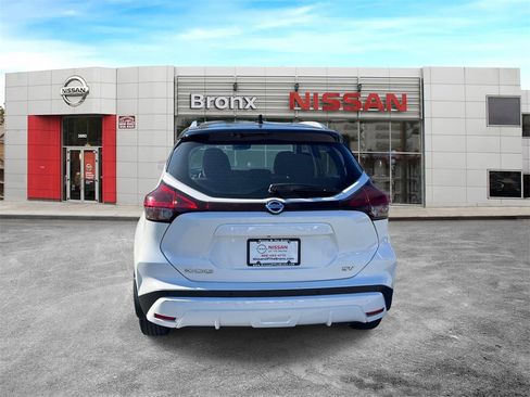 Used 2021 Nissan Kicks SV image 6