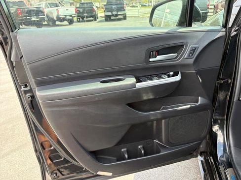 Used 2025 Toyota Sienna Platinum FWD image 19