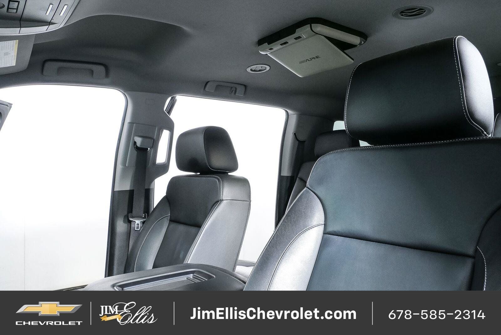 Used 2018 Chevrolet Suburban LT w/ LT Signature Package RWD image 5