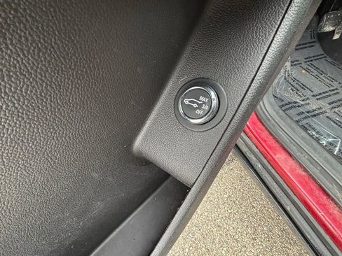 Used 2019 Chevrolet Traverse LT w/ LT Premium Package image 11