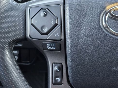 Used 2017 Toyota Tacoma TRD Sport image 12