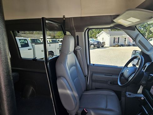 Used 2014 Ford E-350 and Econoline 350 Extended Super Duty w/ Power Group RWD image 28