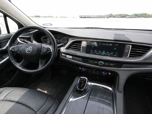 Used 2018 Buick Enclave Essence FWD image 11