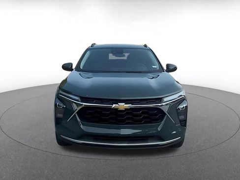 Used 2025 Chevrolet Trax LT w/ LT Convenience Package FWD image 4