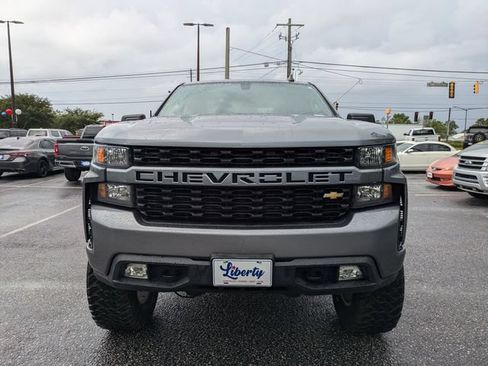 Used 2021 Chevrolet Silverado 1500 Custom AWD/4WD image 9