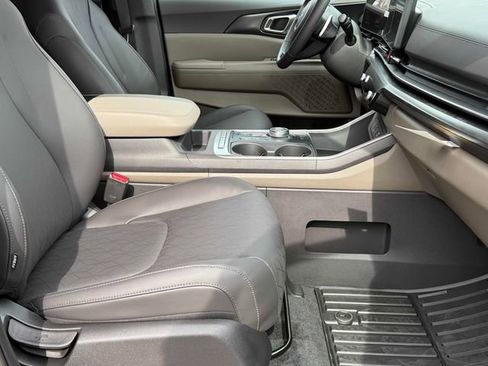 New 2026 Kia Carnival LXS FWD image 11