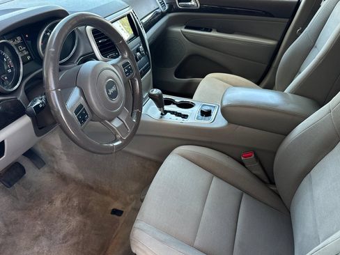 Used 2011 Jeep Grand Cherokee Laredo w/ Trailer Tow Group AWD/4WD image 9