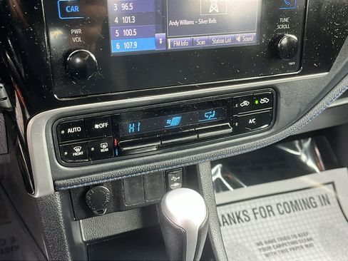 Used 2017 Toyota Corolla SE image 17