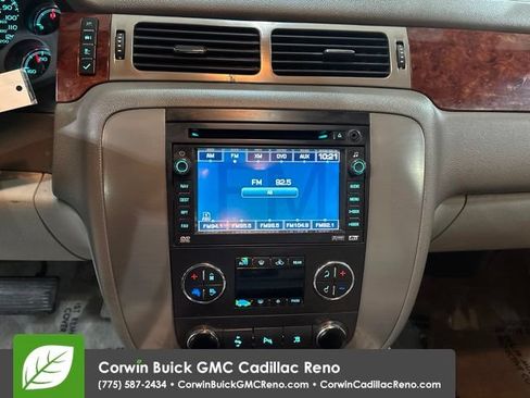 Used 2010 GMC Yukon XL SLT AWD/4WD image 25
