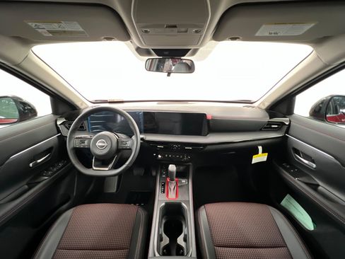 New 2026 Nissan Kicks SR w/ Cold Weather Package image 9