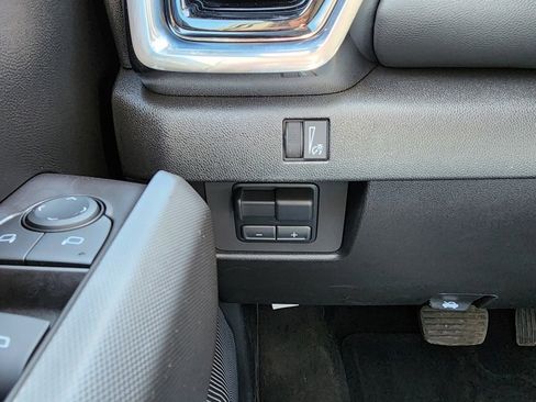 New 2026 GMC Canyon Elevation w/ Convenience Package image 17