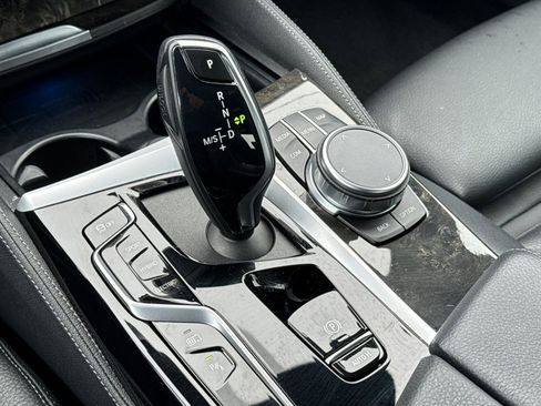 Used 2023 BMW 530e xDrive w/ Premium Package image 20