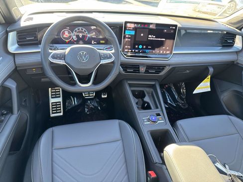 New 2026 Volkswagen Tiguan SE R-Line FWD image 10