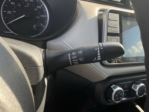 Used 2020 Nissan Versa SV FWD image 26