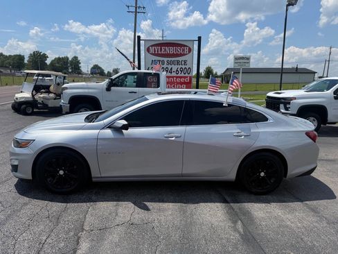 Used 2019 Chevrolet Malibu LT FWD image 1