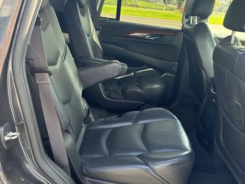 Used 2015 Cadillac Escalade Luxury AWD/4WD image 22