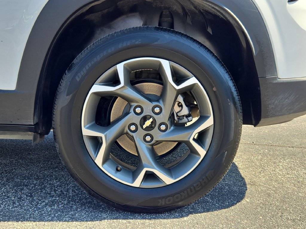 Used 2025 Chevrolet Trax LT w/ LT Convenience Package FWD image 27