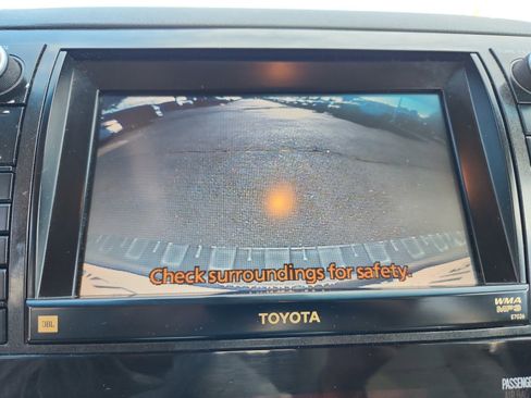 Used 2011 Toyota Sequoia Platinum image 29