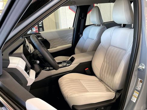 New 2026 Mitsubishi Outlander SEL image 9