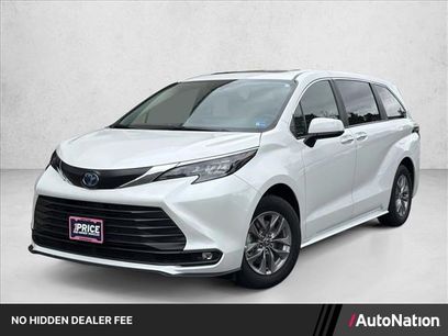Used 2025 Toyota Sienna XLE