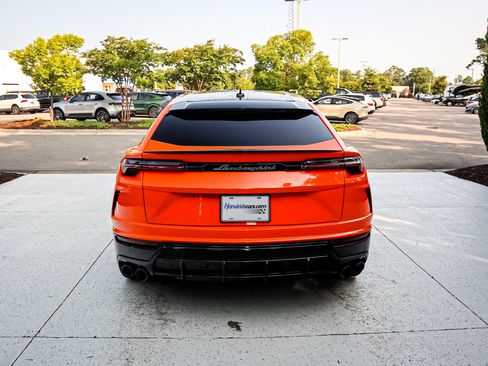 Used 2022 Lamborghini Urus AWD/4WD image 10