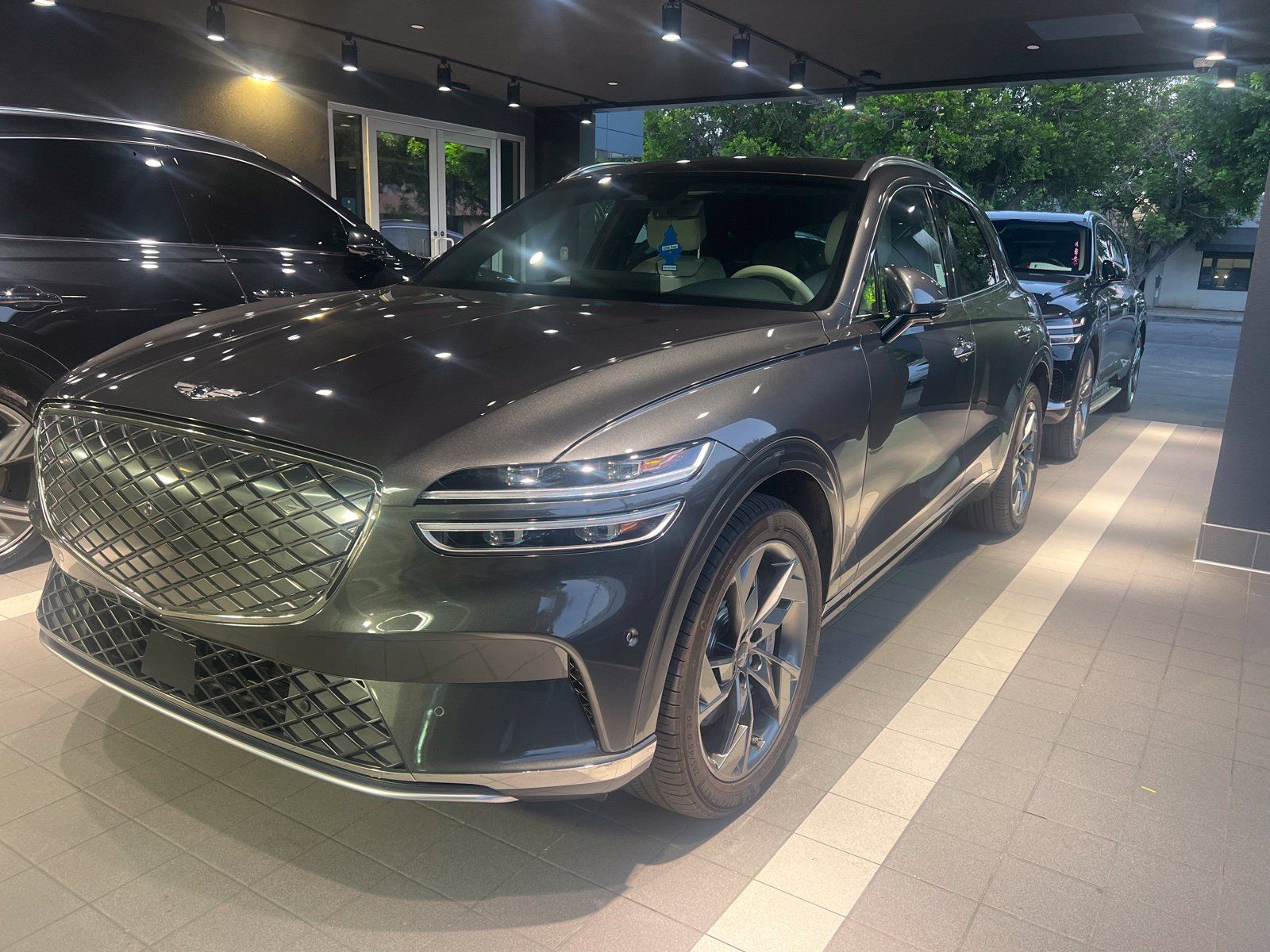 Used 2023 Genesis Electrified GV70 AWD/4WD image 28