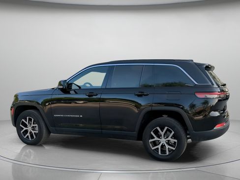 Used 2025 Jeep Grand Cherokee Limited AWD/4WD image 18