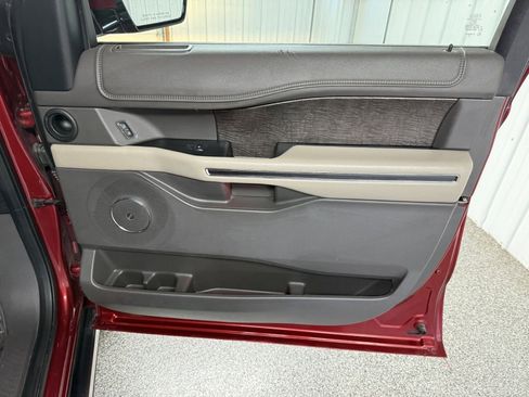 Used 2019 Ford Expedition Limited image 39