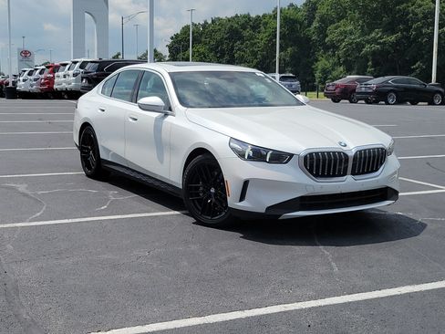 Used 2024 BMW 530i xDrive AWD/4WD image 33