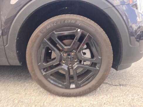 Certified 2025 Kia Telluride SX X-Line AWD/4WD image 8