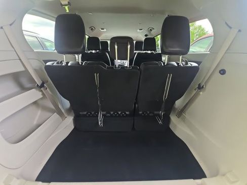 Used 2024 Chrysler Pacifica Touring-L FWD image 14