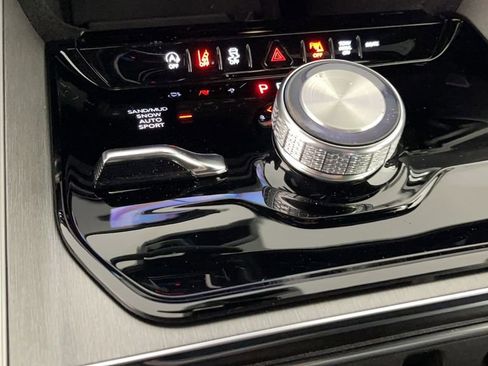 New 2025 Jeep Wagoneer L Series II image 17