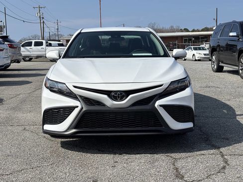 Used 2024 Toyota Camry SE image 4