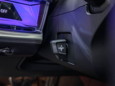 Used 2025 BMW 760i xDrive w/ Executive Package AWD/4WD image 36