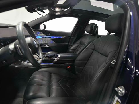 Used 2023 BMW i7 xDrive60 AWD/4WD image 8
