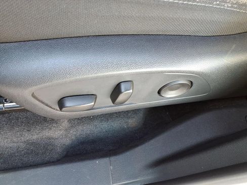 Used 2025 GMC Acadia Elevation image 33