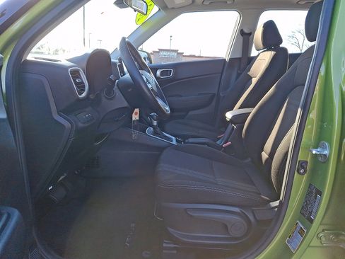 Used 2022 Hyundai Venue SEL image 13