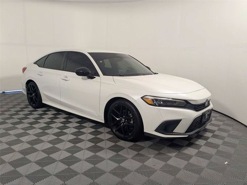 Used 2022 Honda Civic Sport image 4