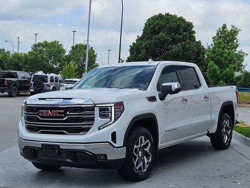 Used 2023 GMC Sierra 1500 SLT AWD/4WD image 3
