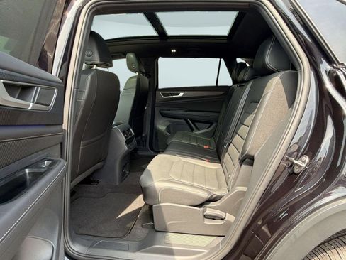 Certified 2024 Volkswagen Atlas Cross Sport SEL R-Line AWD/4WD image 22