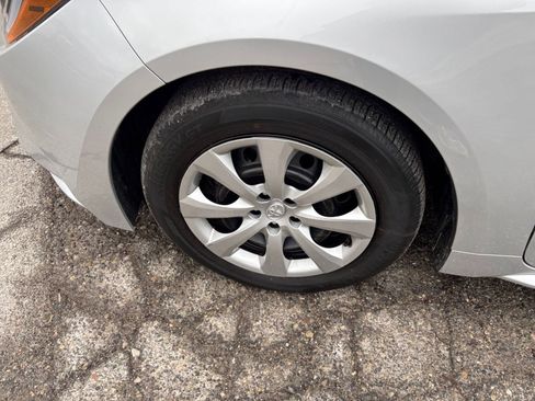 Used 2025 Toyota Corolla LE image 28