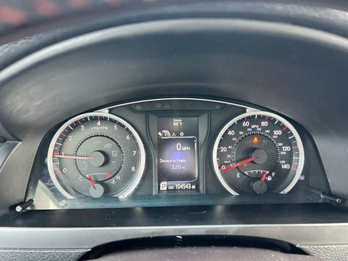 Used 2017 Toyota Camry SE w/ Moonroof Package image 5