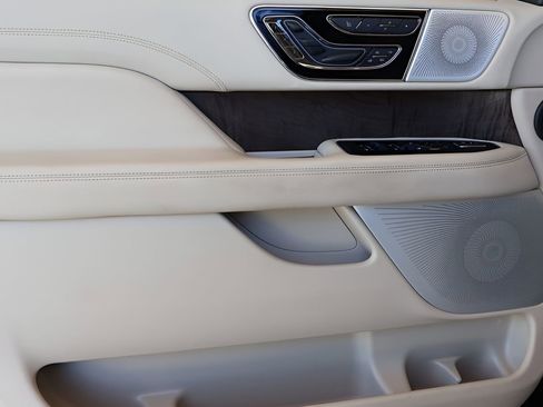 Used 2021 Lincoln Navigator Reserve w/ Luxury Package image 11