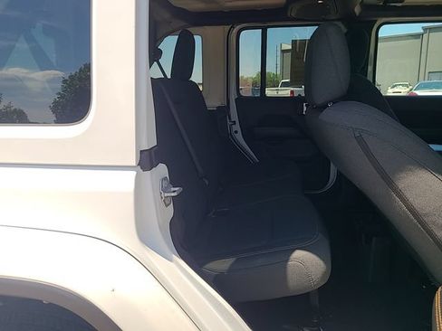 Used 2025 Jeep Wrangler Unlimited Sahara AWD/4WD image 29
