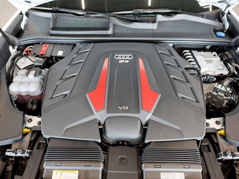 New 2026 Audi RS Q8 performance image 4