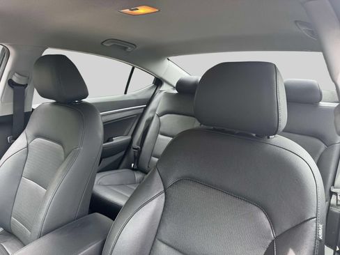 Used 2020 Hyundai Elantra Limited w/ Cargo Package (C1) FWD image 18