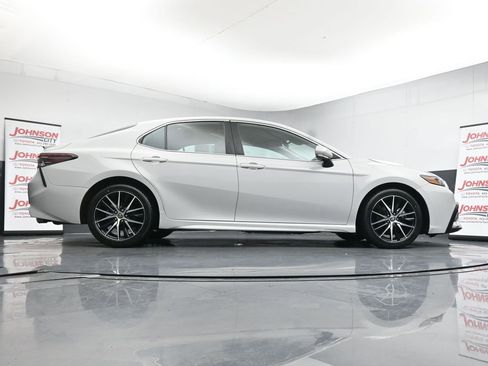 Used 2023 Toyota Camry SE image 39